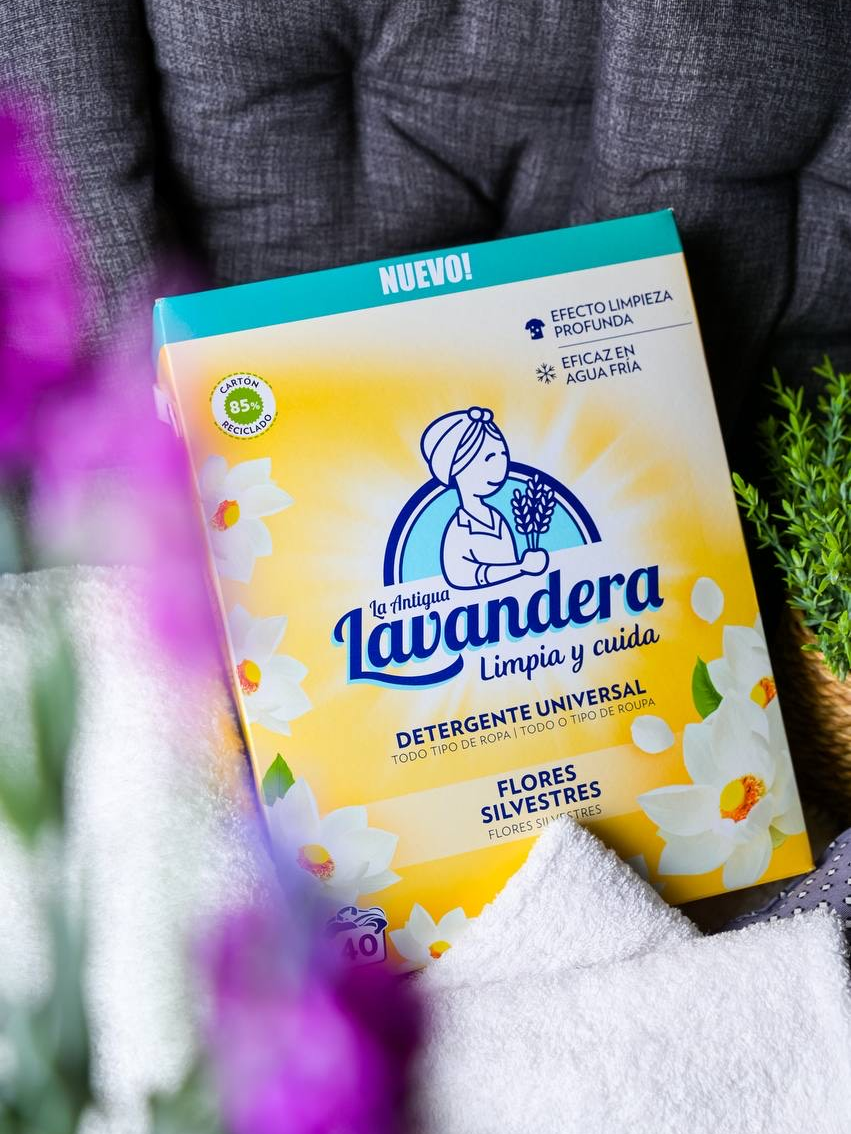 Пральний порошок Lavandera Flores Silvestres універсальний з ароматом польових квітів, 2.2 кг (40 прань)2